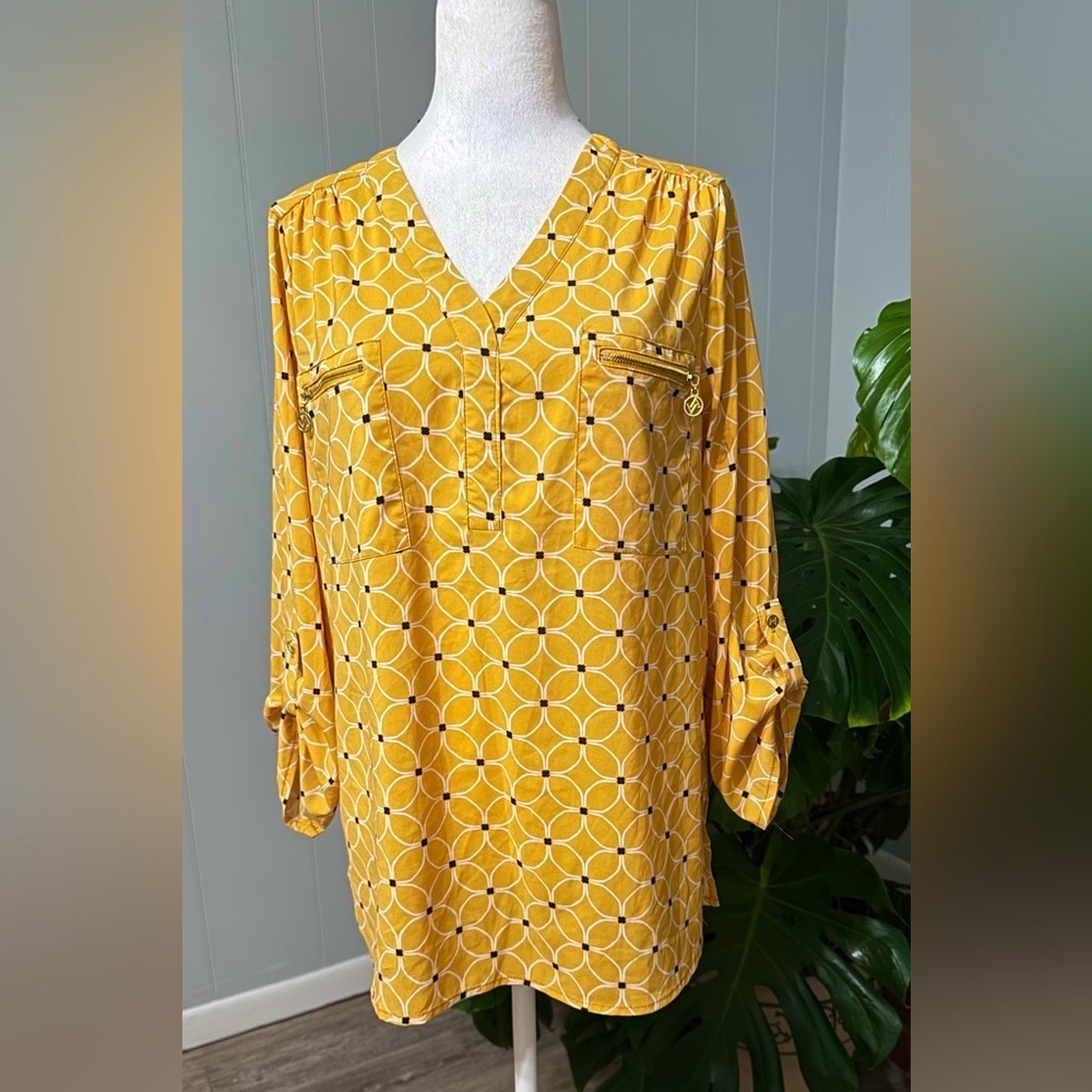 🛍️Adrienne Vittadini Roll up sleeve V-neck blouse with cute pockets size large